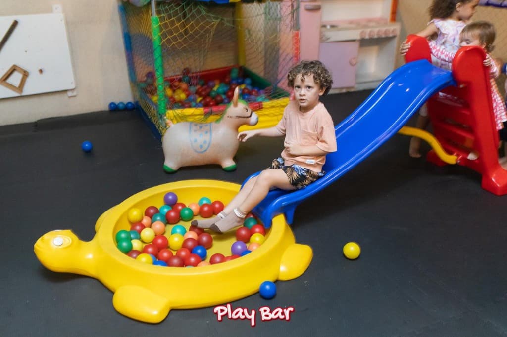 Área de jogos de arcade no playground em Belo Horizonte.